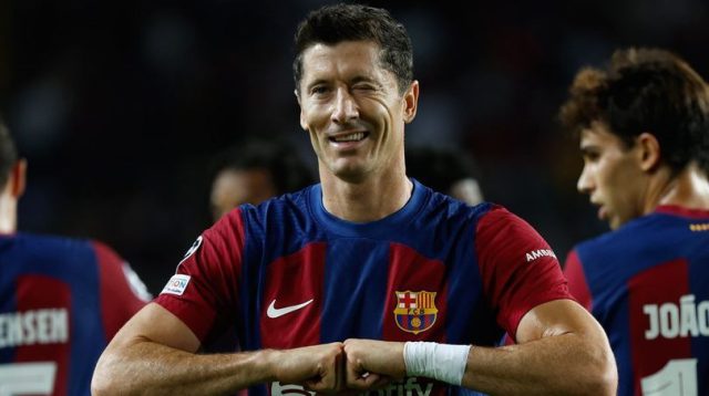 Barcelona Ingin Hentikan Kenaikan Gaji Robert Lewandowski