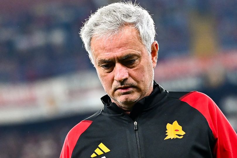 Jose Mourinho Tinggalkan AS Roma dengan Menahan Tangis