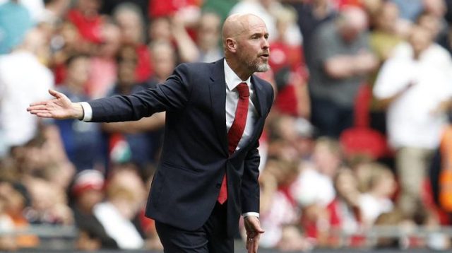 Tekanan di pundak Erik ten Hag diyakini bakal lebih besar musim ini. Ten Hag memasuki musim ketiganya menangani Manchester United