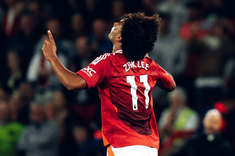 Joshua Zirkzee langsung menggila pada laga debutnya bersama Manchester United. Zirkzee mencetak gol kemenangan 1-0 atas Fulham