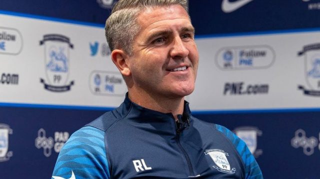 Kabar mengejutkan datang dari sepak bola Inggris. Klub Championship, Preston North End resmi memecat Ryan Lowe dari kursi manajer