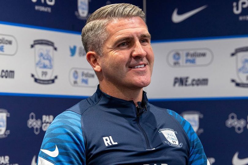 Kabar mengejutkan datang dari sepak bola Inggris. Klub Championship, Preston North End resmi memecat Ryan Lowe dari kursi manajer