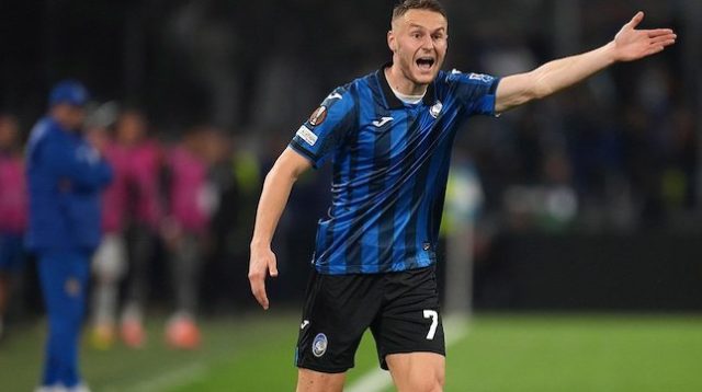 Klub Serie A, Juventus dilaporkan enggan untuk berkecil hati usai gagal mendatangkan Jean-Clair Todibo. Si Nyonya Tua kini mengalihkan fokus mereka untuk mendatangkan Teun Koopmeiners dari Atalanta.