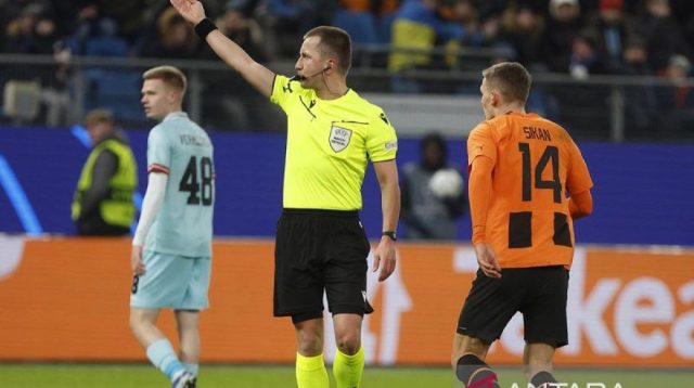 Mabuk sebelum laga, dua wasit Polandia dicopot dari Kompetisi Champions