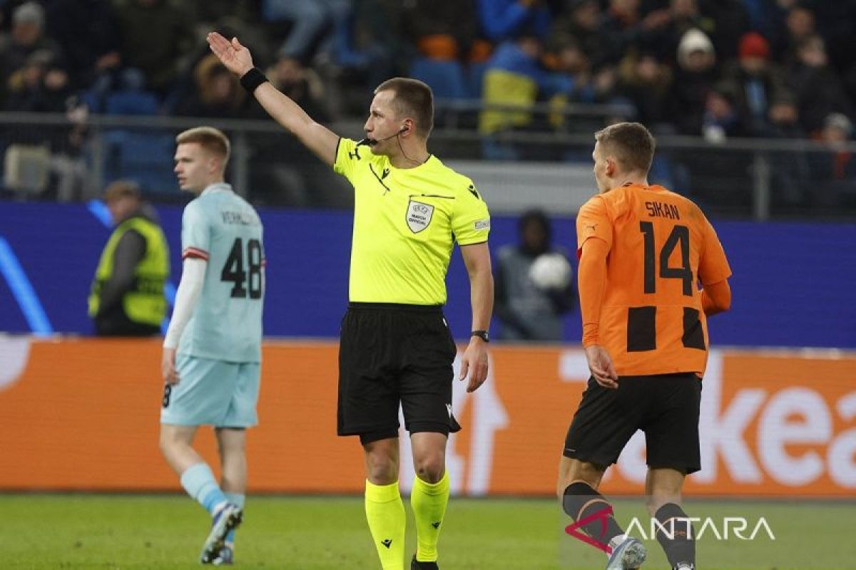 Mabuk sebelum laga, dua wasit Polandia dicopot dari Kompetisi Champions