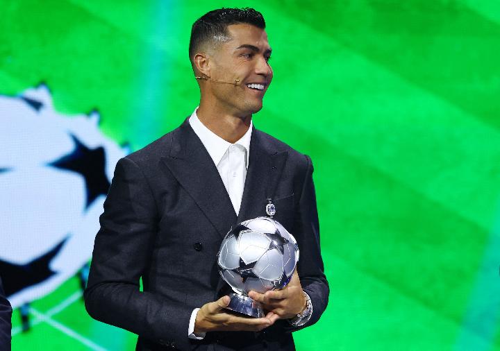 Cristiano Ronaldo Terima Penghargaan Khusus di dalam Undian Kejuaraan Champions 2024-2025