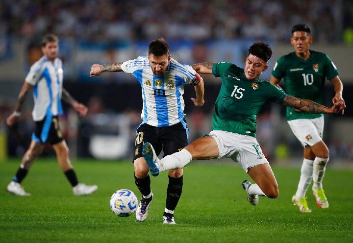 Lionel Messi Belum Berpikir untuk Pensiun Usai Jadi Bintang Kejayaan Argentina berhadapan dengan Bolivia