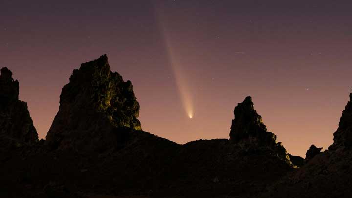 Fenomena di tempat tempat Langit Pekan Ini: Supermoon, Komet Langka, hingga Hujan Meteor Orionid